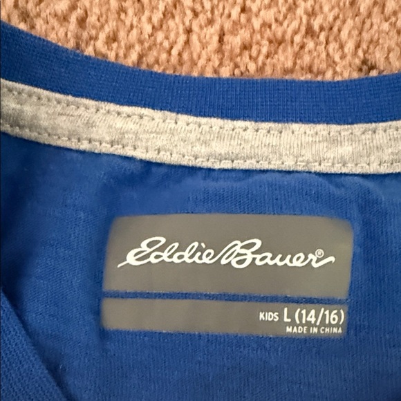 Eddie Bauer Two-Tone Tee with Vibrant Pocket - Picture 2 of 3